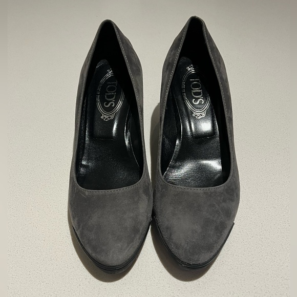 🌟🌟NWT🌟🌟Tod’s Woman’s Authentic Gray Suede Round Toe Pumps in Box Size 38.5 - Picture 1 of 4
